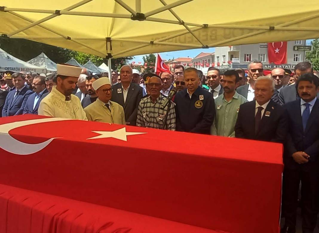 Türkiye’nin yüreğini yakan şehit Özkan Özkanlı’ya memleketinde acı veda 7